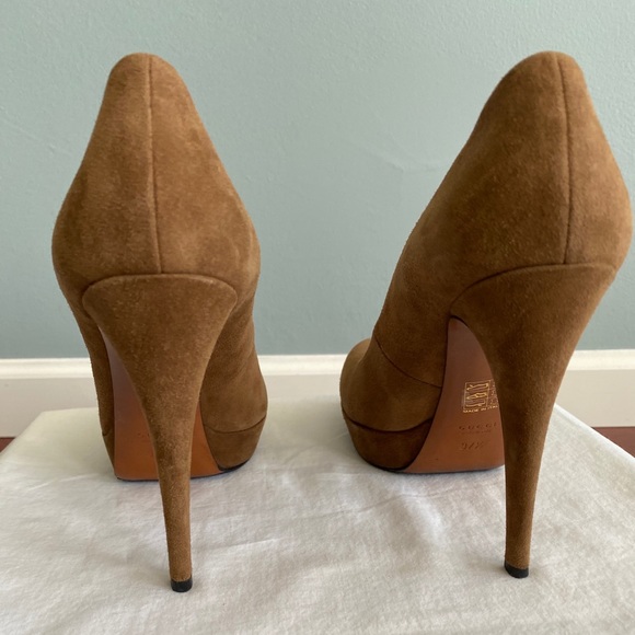 Gucci tan suede heels with platform - Picture 3 of 6